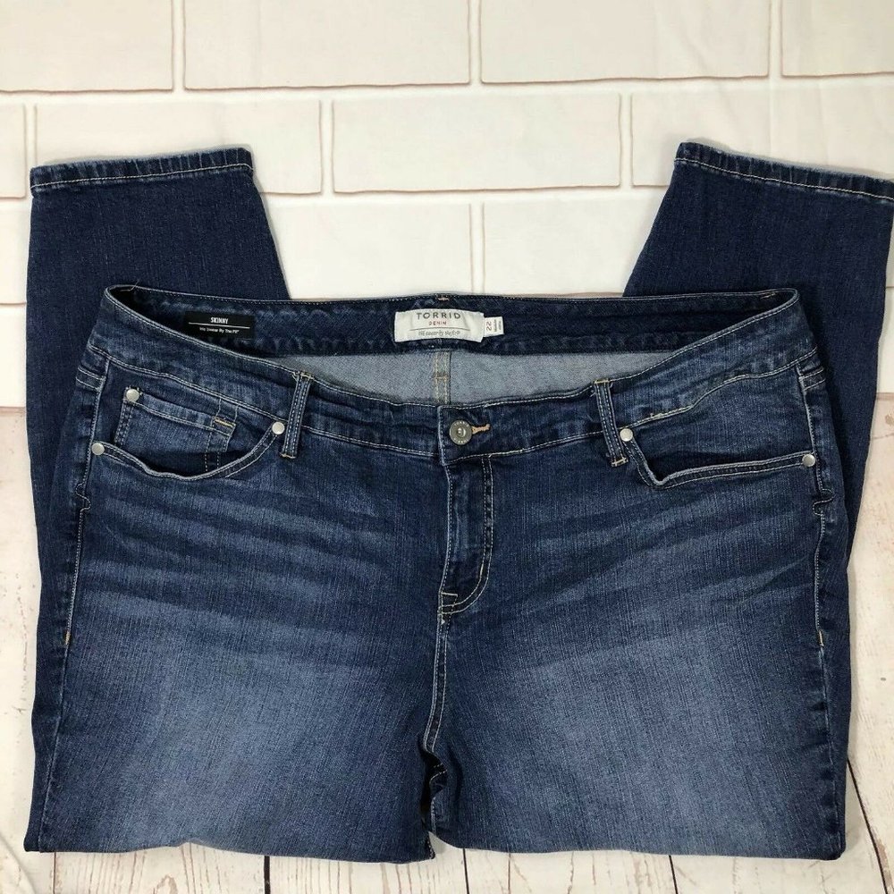 Torrid Medium Wash Skinny Jeans Denim 22 Plus Size